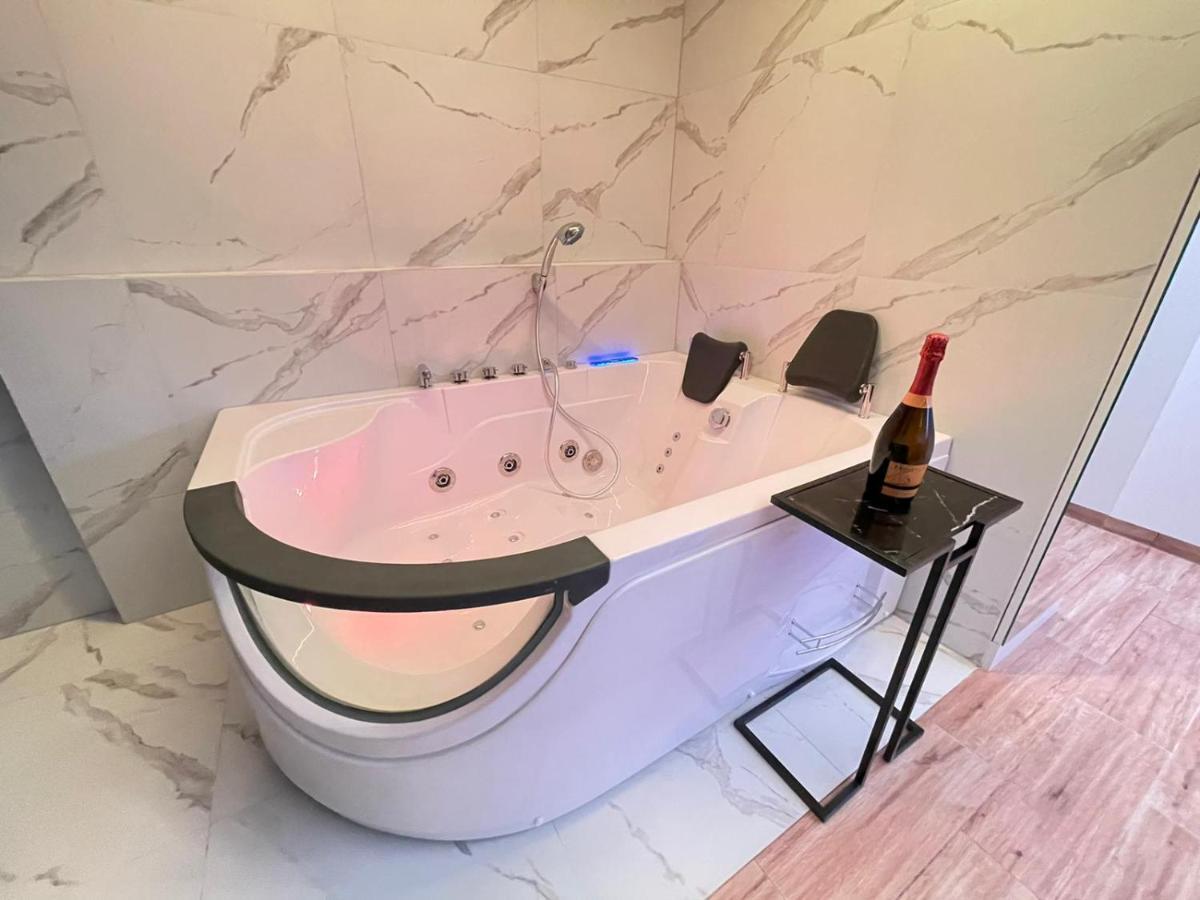 Yourapart Jacuzzi Przy Zamku Krolewskim Varšava Exteriér fotografie